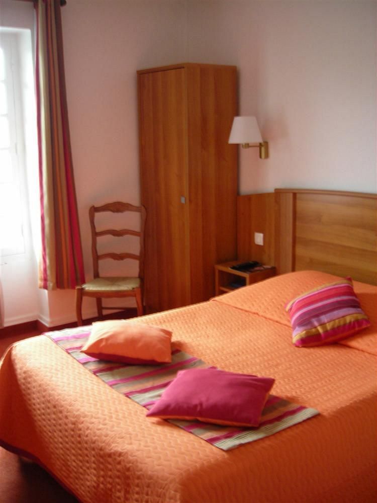 Logis Hotel De France Restaurant Grill Domfront  Εξωτερικό φωτογραφία