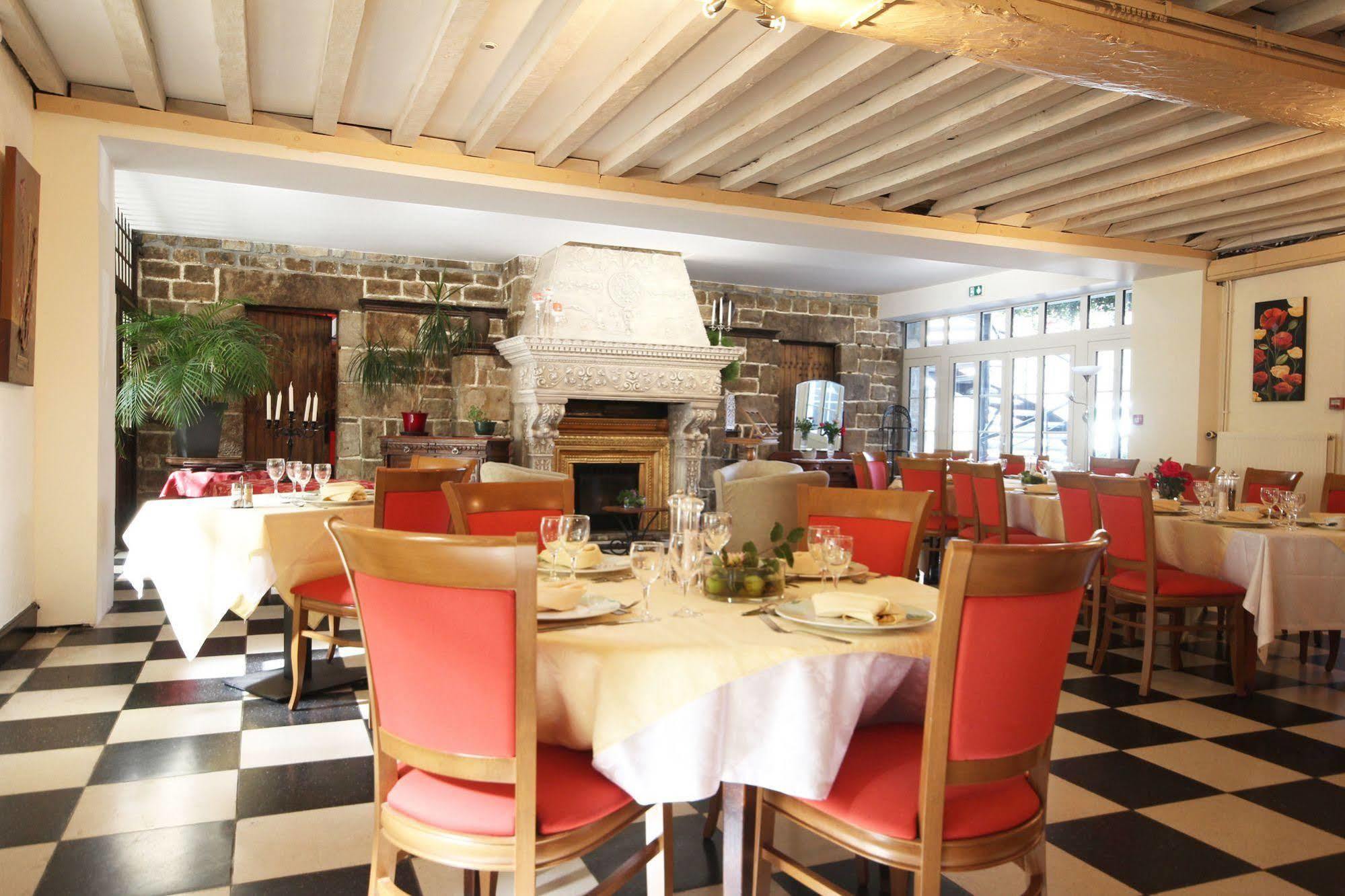 Logis Hotel De France Restaurant Grill Domfront  Εξωτερικό φωτογραφία