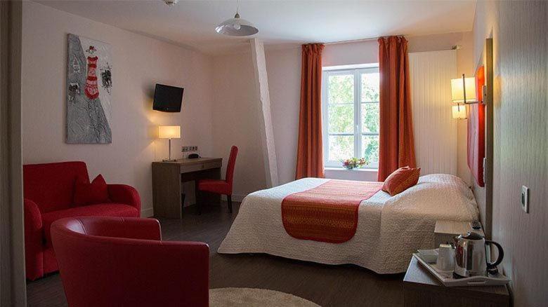 Logis Hotel De France Restaurant Grill Domfront  Εξωτερικό φωτογραφία