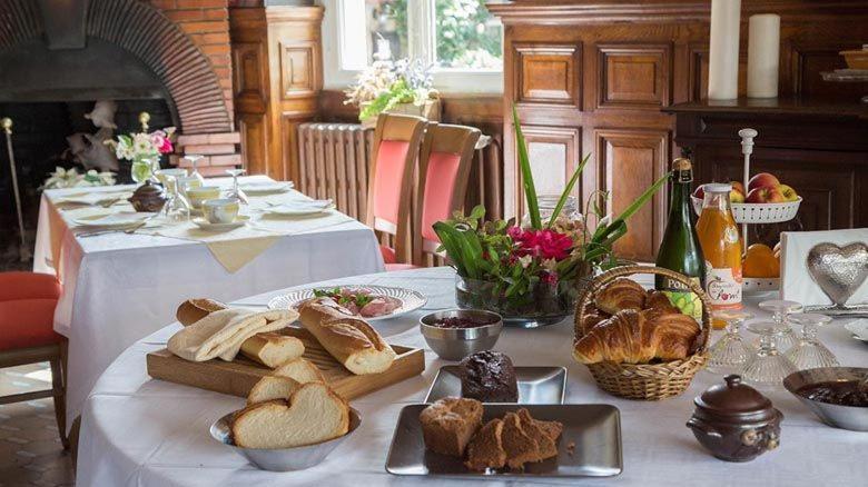 Logis Hotel De France Restaurant Grill Domfront  Εξωτερικό φωτογραφία